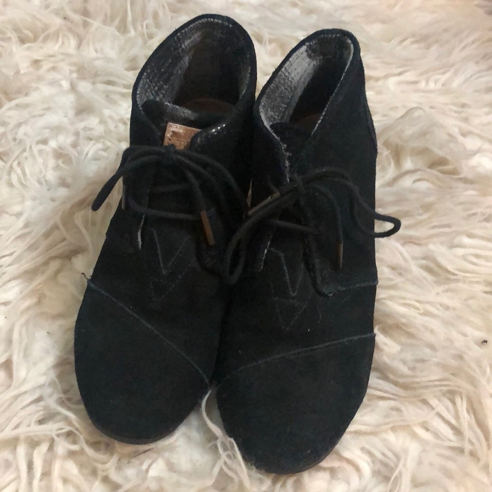 ✨LAST CHANCE✨ Black TOMs booties
